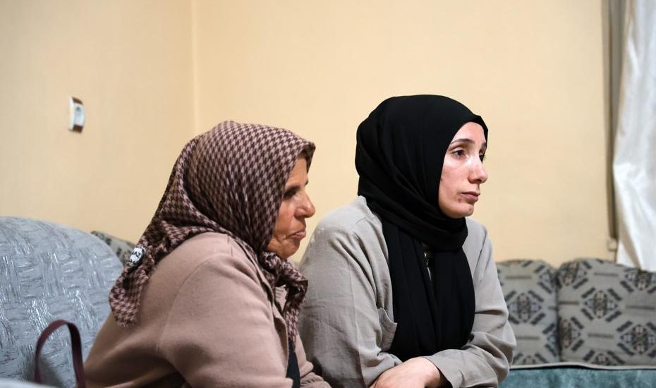 AYRI ŞEHİRLER, KAYIP HAYATLAR: CESETLERİ BULUNAMAYAN GÜLİSTAN DOKU VE MEKİYE AKYEL’İN AİLESİ DİYARBAKIR’DA BİR ARAYA GELDİ