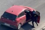 Çekmeköy’de tekmeli yol verme kavgası kamerada