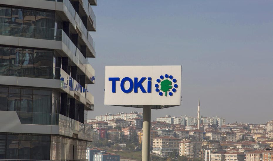 Istanbul Fikirtepe urban transformation and TOKİ (Republic of Turkey Mass Housing Administration) sign.